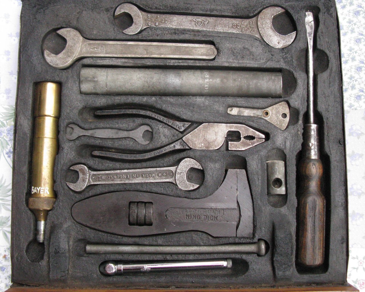 Chas Rover 75 Toolkit   1955 Model